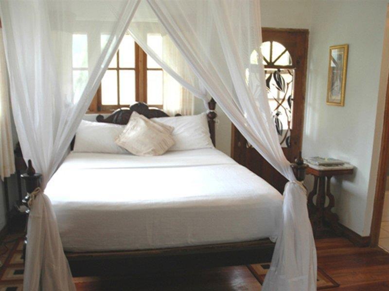 Forres Park Hotel 킹스톤 외부 사진