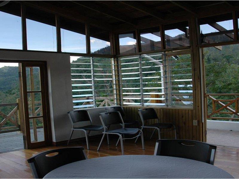 Forres Park Hotel 킹스톤 외부 사진
